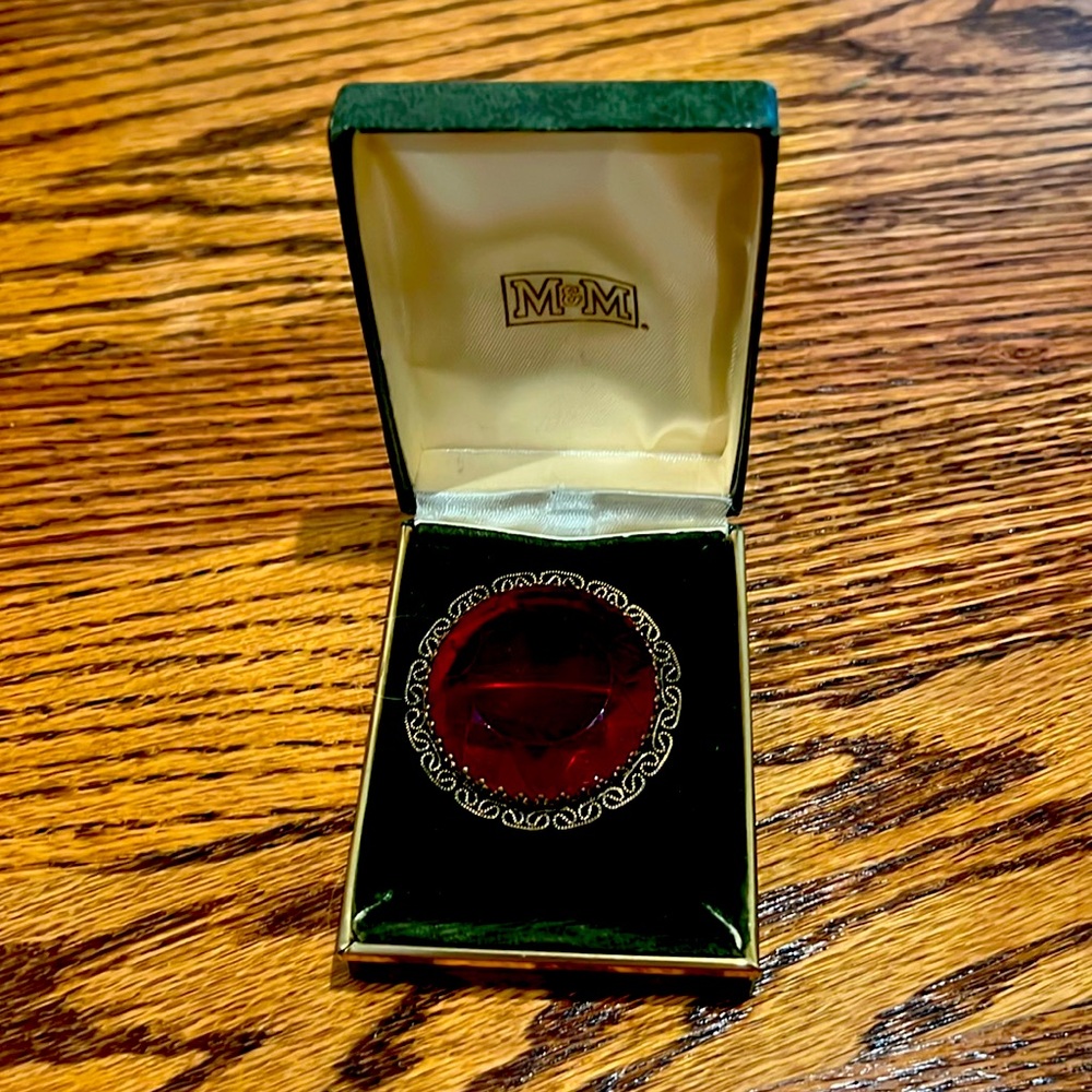 Vintage brooch - costume jewelry